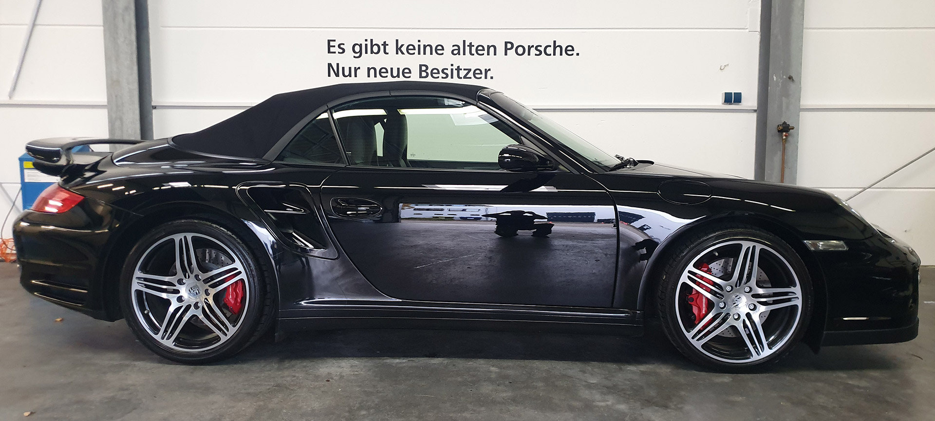 Hochwertiges Fahrzeug von außen